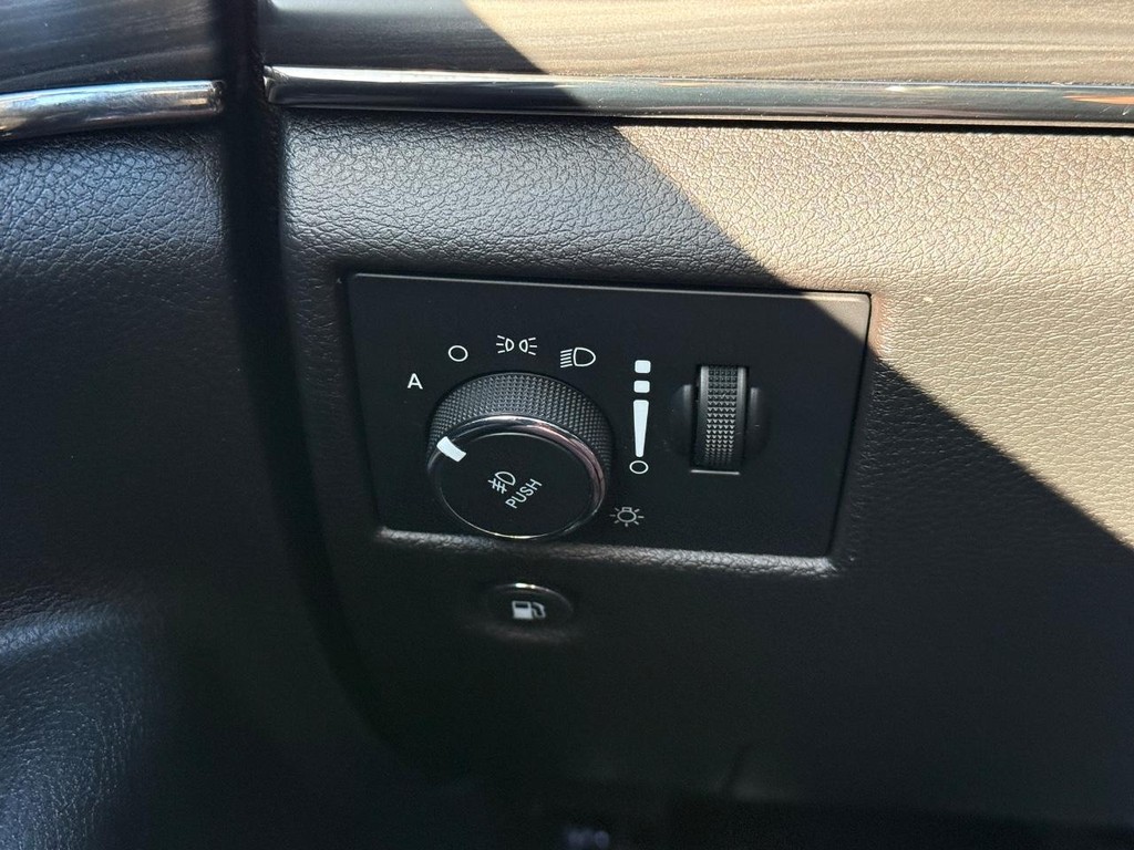 Jeep Grand Cherokee Vehicle Full-screen Gallery Image 20