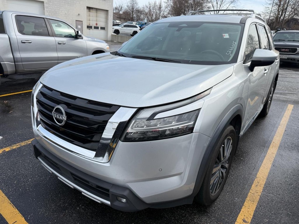 Nissan Pathfinder Vehicle Full-screen Gallery Image 03