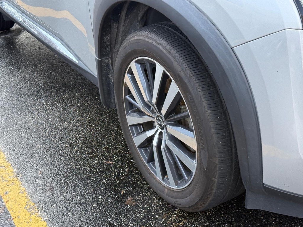 Nissan Pathfinder Vehicle Full-screen Gallery Image 04