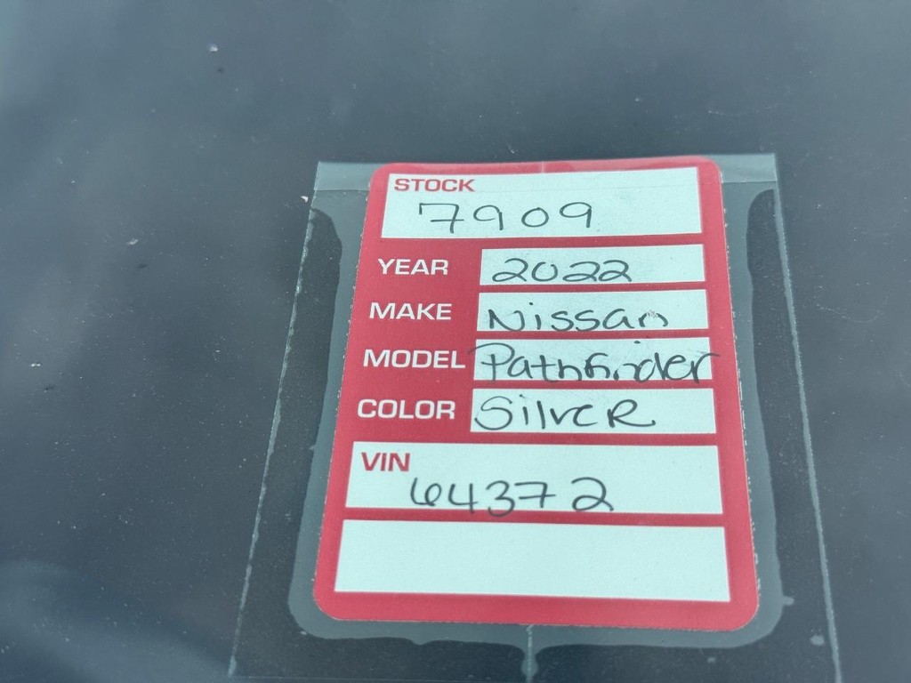 Nissan Pathfinder Vehicle Full-screen Gallery Image 05