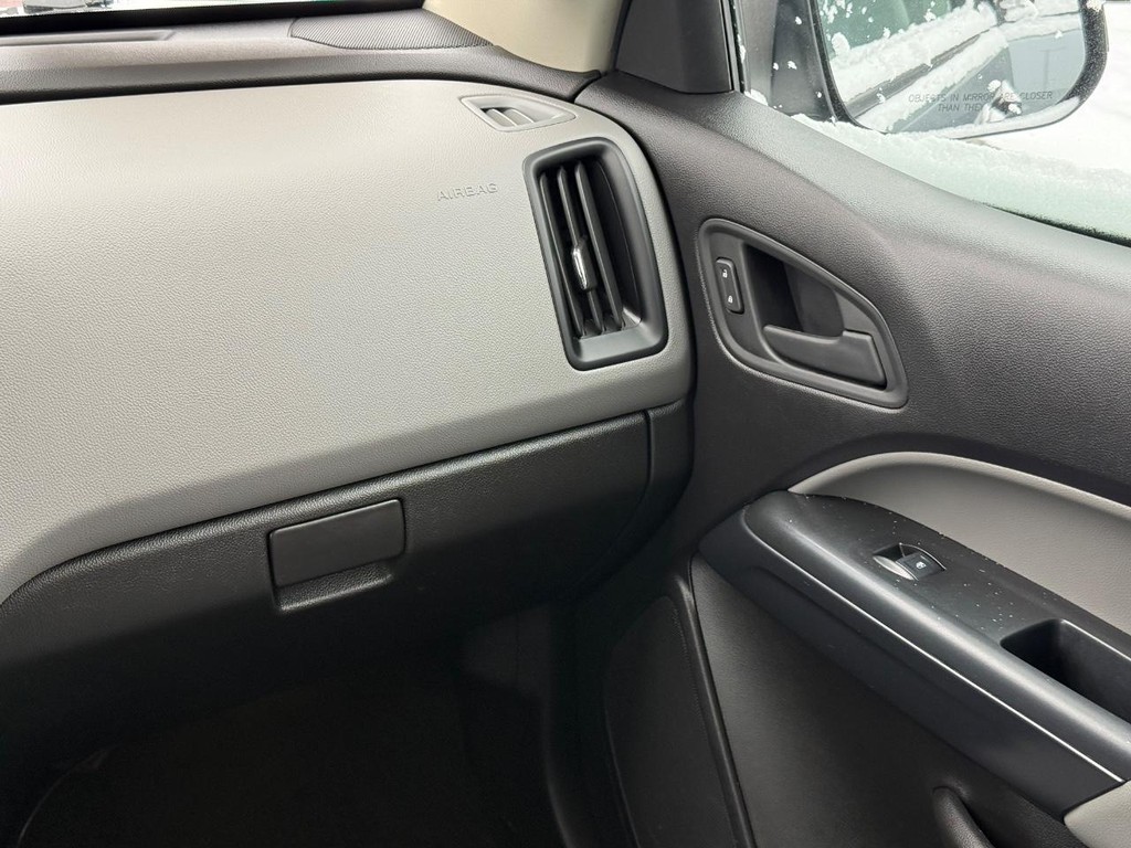 Chevrolet Colorado Vehicle Full-screen Gallery Image 11