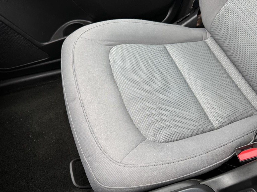 Chevrolet Colorado Vehicle Full-screen Gallery Image 19