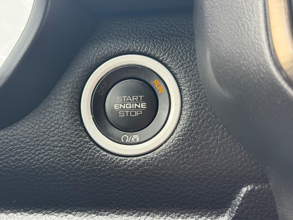 Ram 1500 Vehicle Full-screen Gallery Image 16