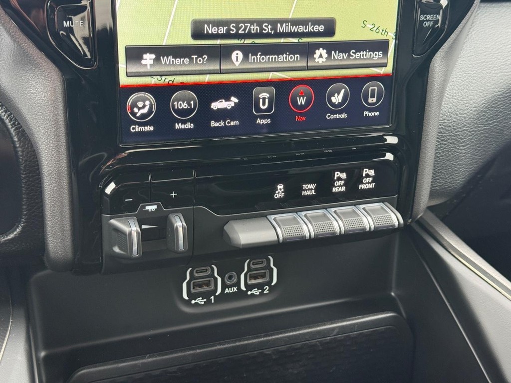 Ram 1500 Vehicle Full-screen Gallery Image 21