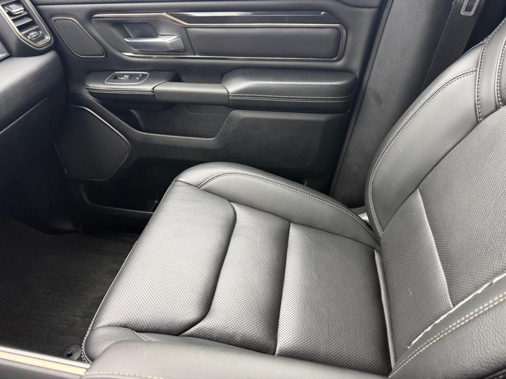 Ram 1500 Vehicle Full-screen Gallery Image 22