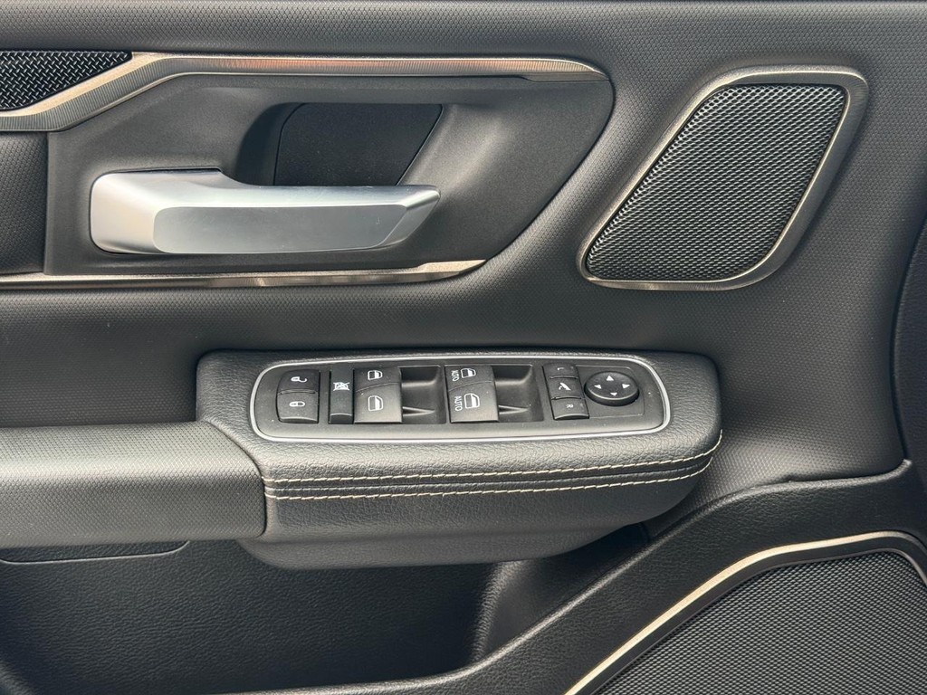 Ram 1500 Vehicle Full-screen Gallery Image 25