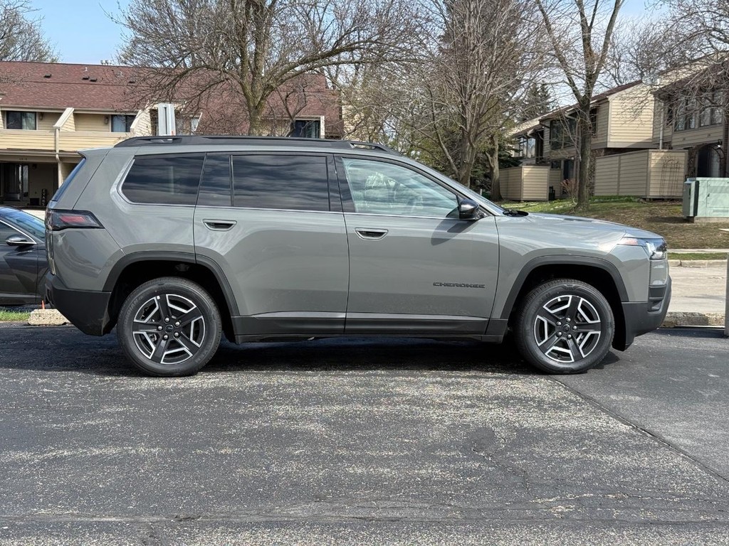 Jeep Cherokee Vehicle Full-screen Gallery Image 02