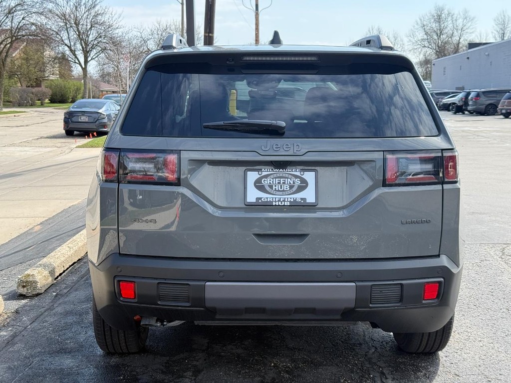 Jeep Cherokee Vehicle Full-screen Gallery Image 04