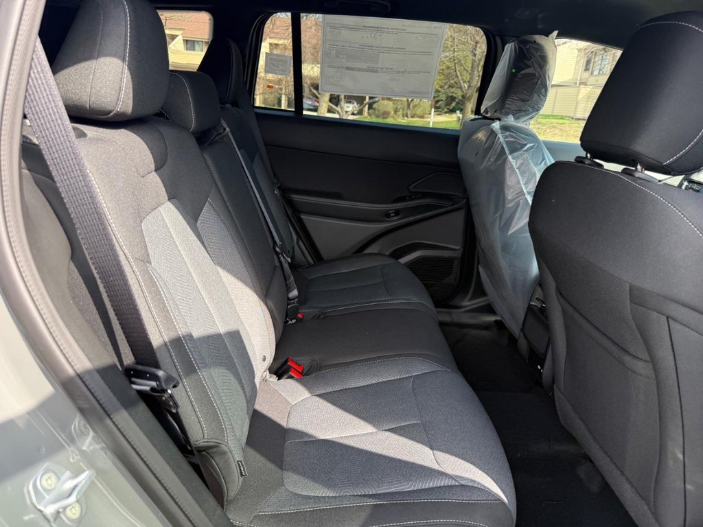 Jeep Cherokee Vehicle Full-screen Gallery Image 07