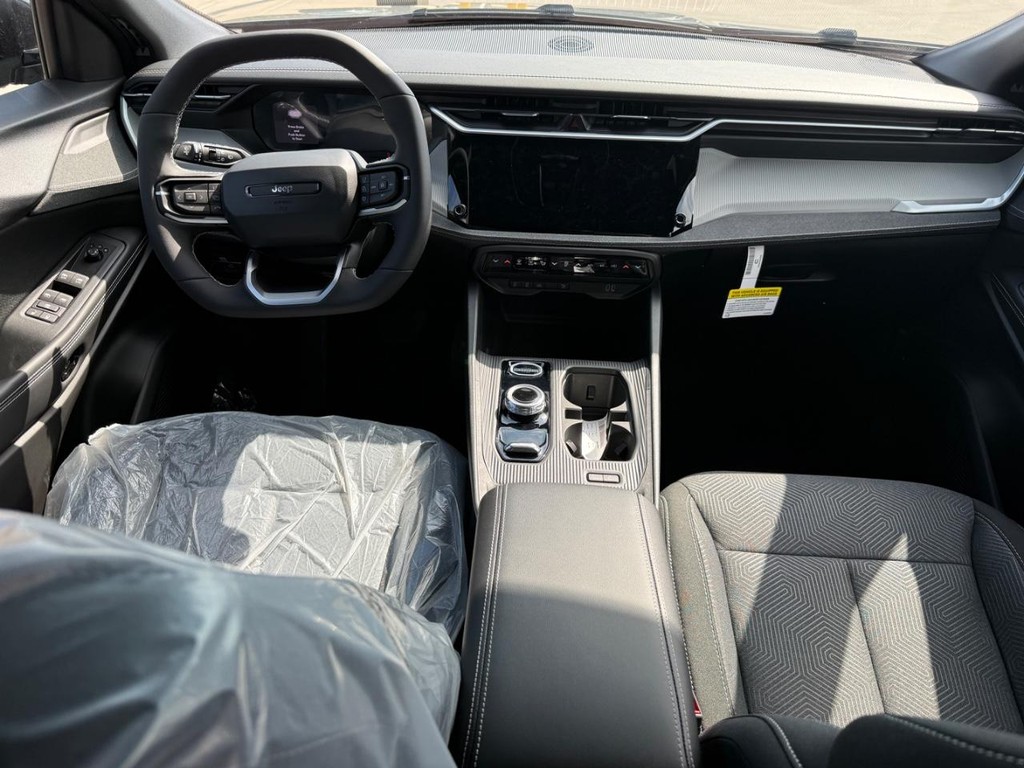Jeep Cherokee Vehicle Full-screen Gallery Image 08