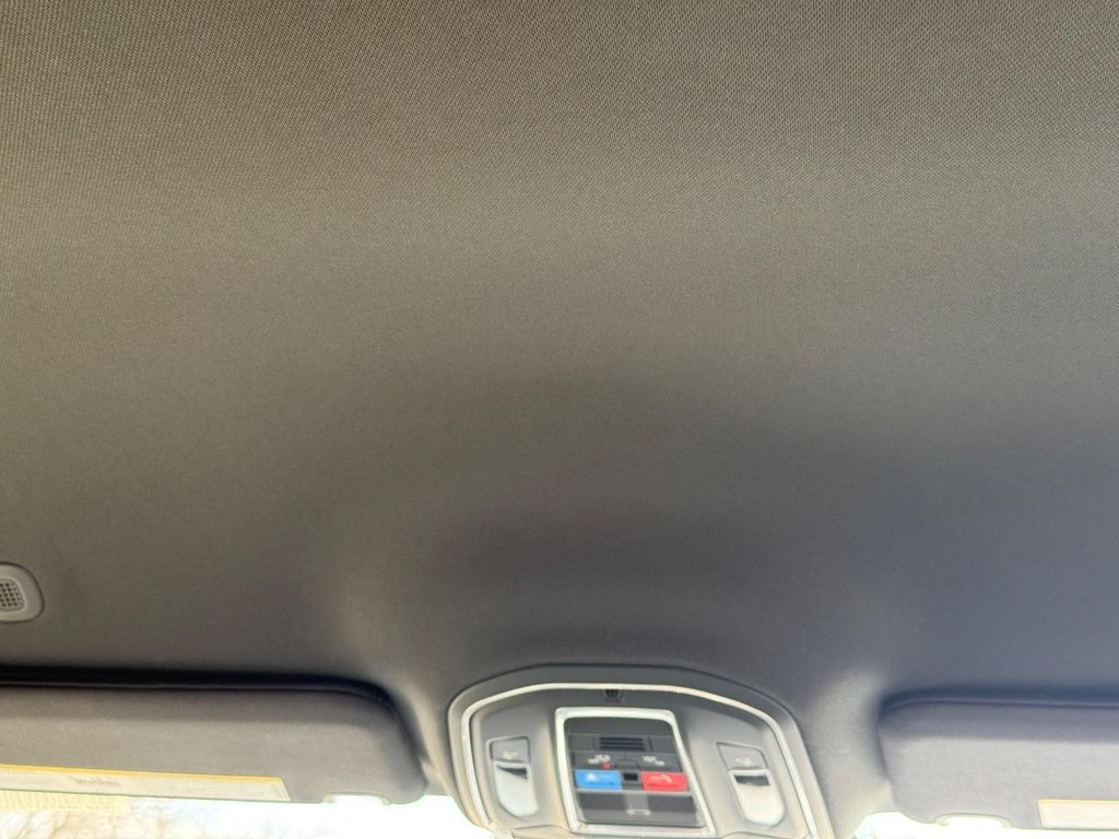 Jeep Cherokee Vehicle Full-screen Gallery Image 14