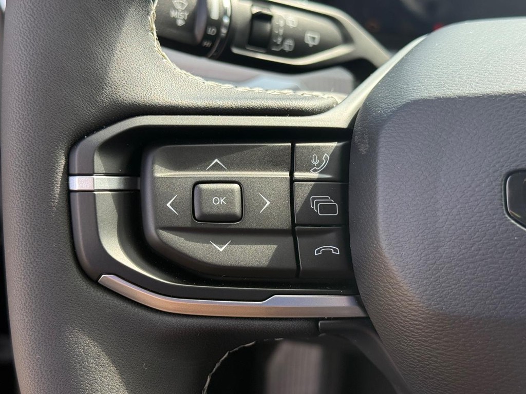 Jeep Cherokee Vehicle Full-screen Gallery Image 16