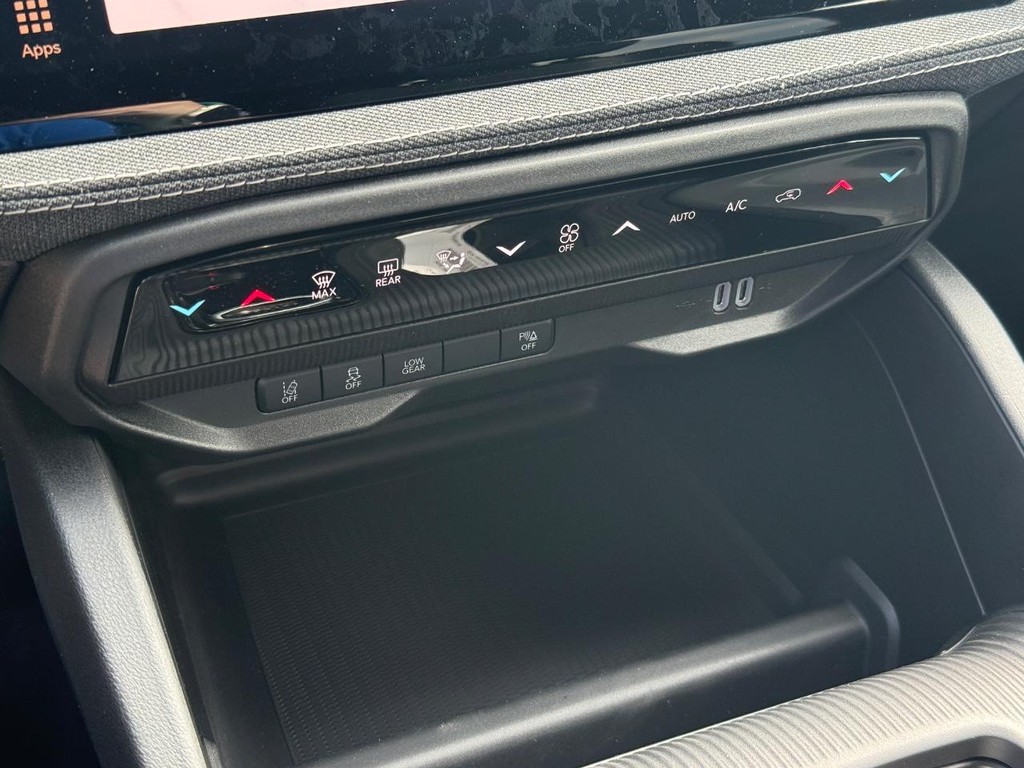 Jeep Cherokee Vehicle Full-screen Gallery Image 21