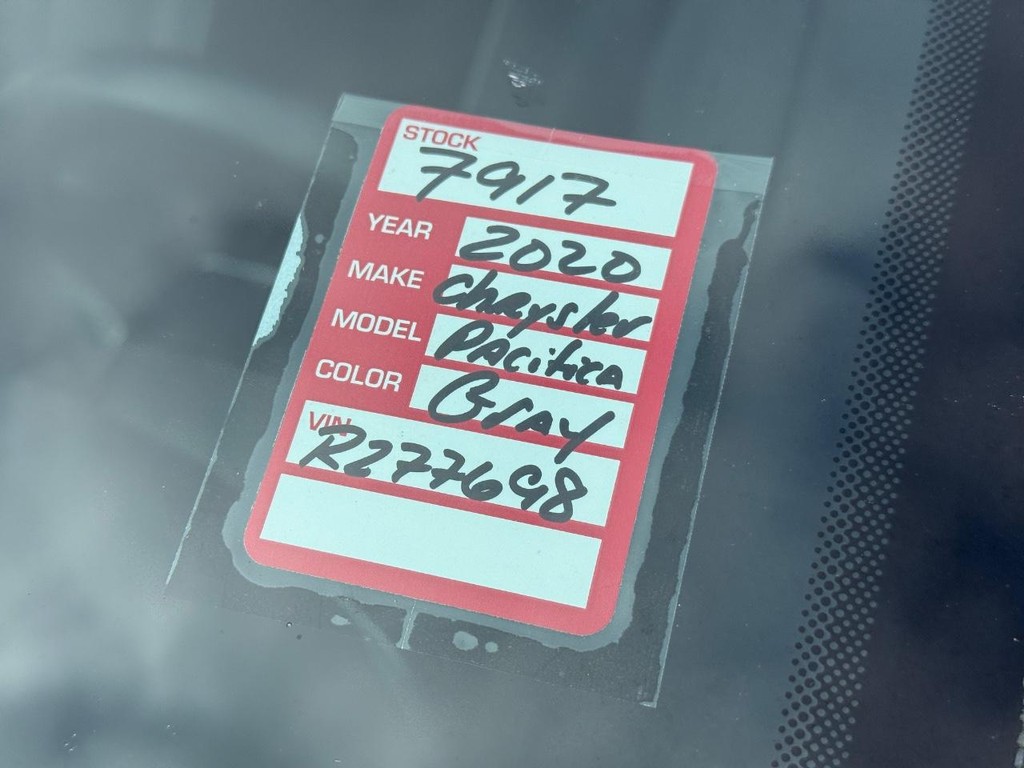 Chrysler Pacifica Vehicle Full-screen Gallery Image 04