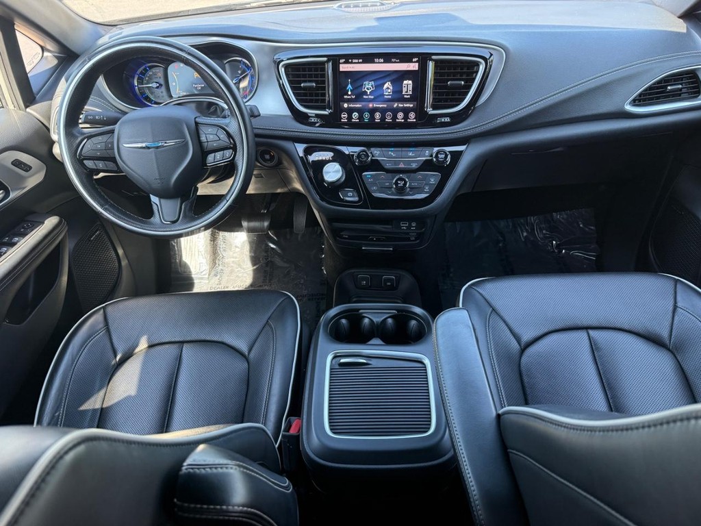Chrysler Pacifica Vehicle Full-screen Gallery Image 11