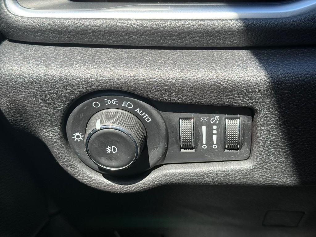 Chrysler Pacifica Vehicle Full-screen Gallery Image 21