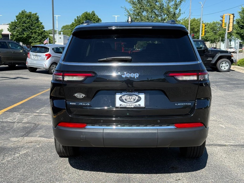 Jeep Grand Cherokee L Vehicle Full-screen Gallery Image 04