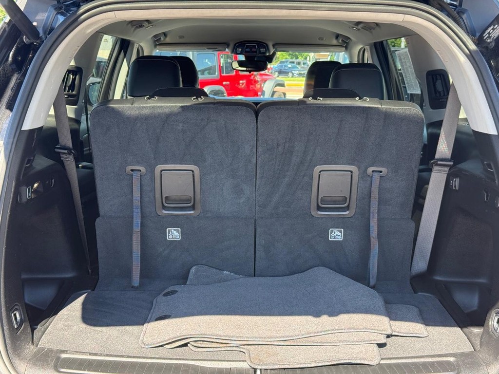 Jeep Grand Cherokee L Vehicle Full-screen Gallery Image 05