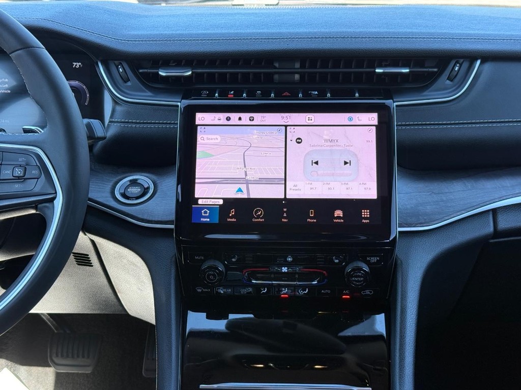 Jeep Grand Cherokee L Vehicle Full-screen Gallery Image 10