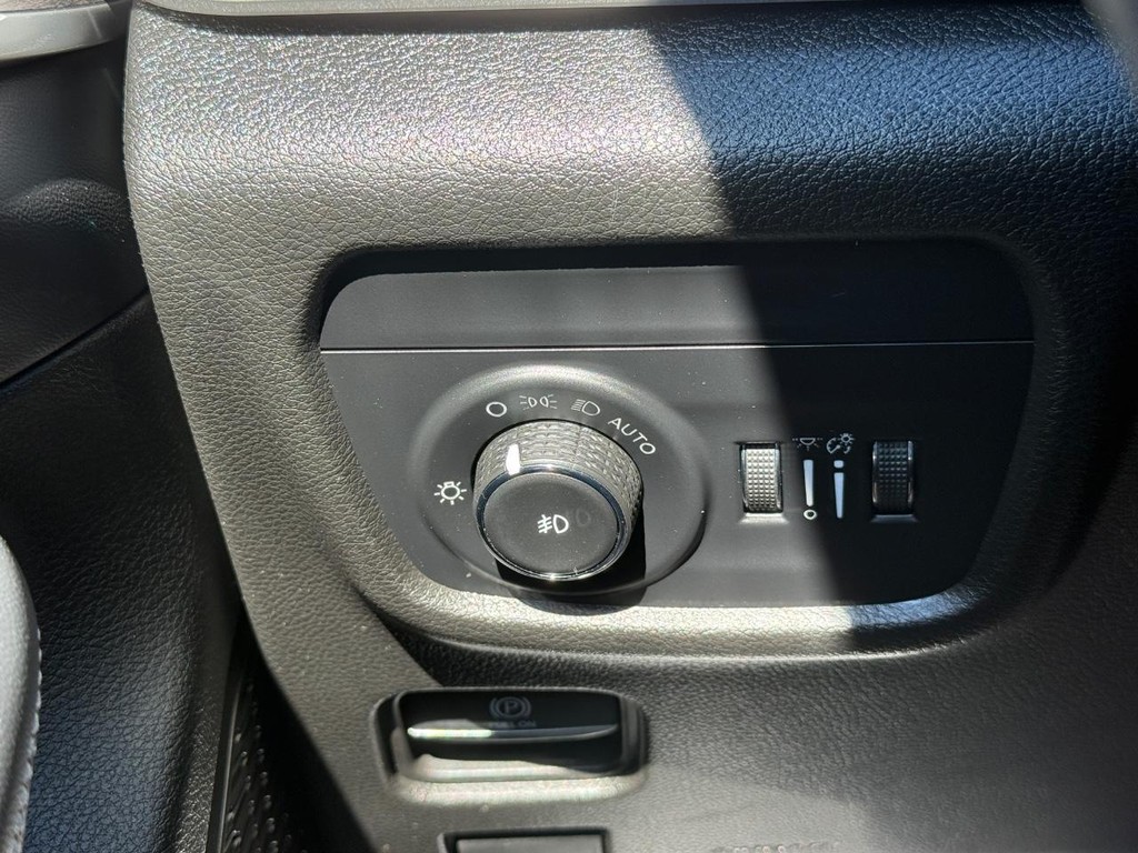 Jeep Grand Cherokee L Vehicle Full-screen Gallery Image 22