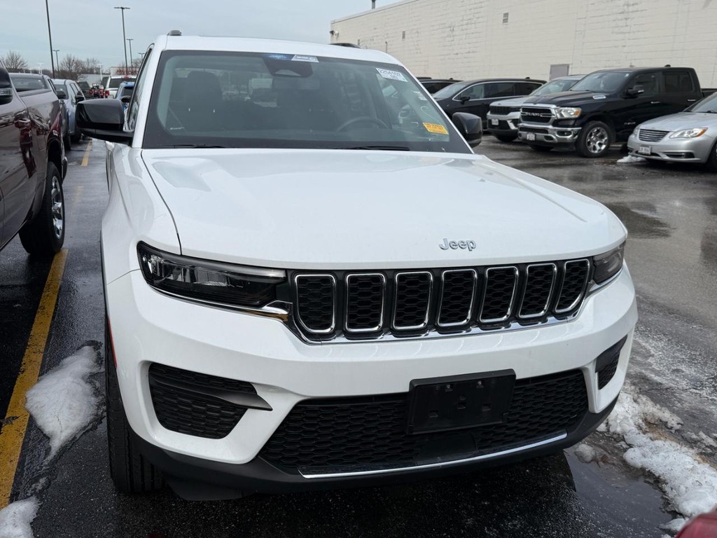 Jeep Grand Cherokee Vehicle Full-screen Gallery Image 02