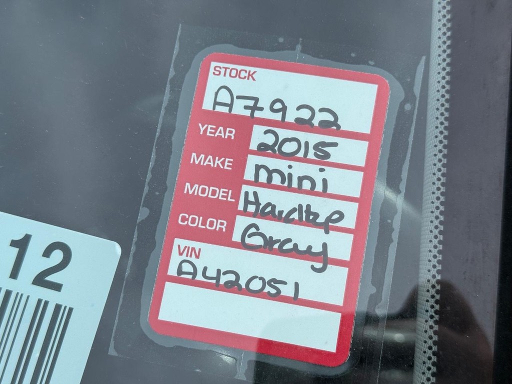 MINI Cooper Hardtop Vehicle Full-screen Gallery Image 04