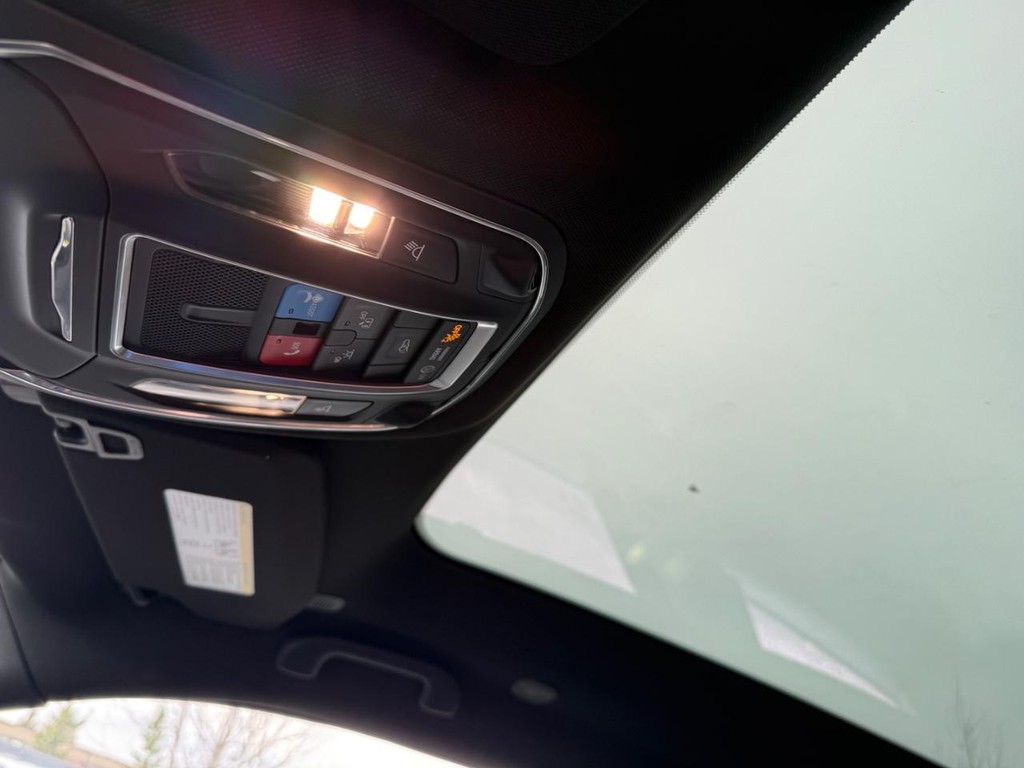 Dodge Charger Vehicle Full-screen Gallery Image 14