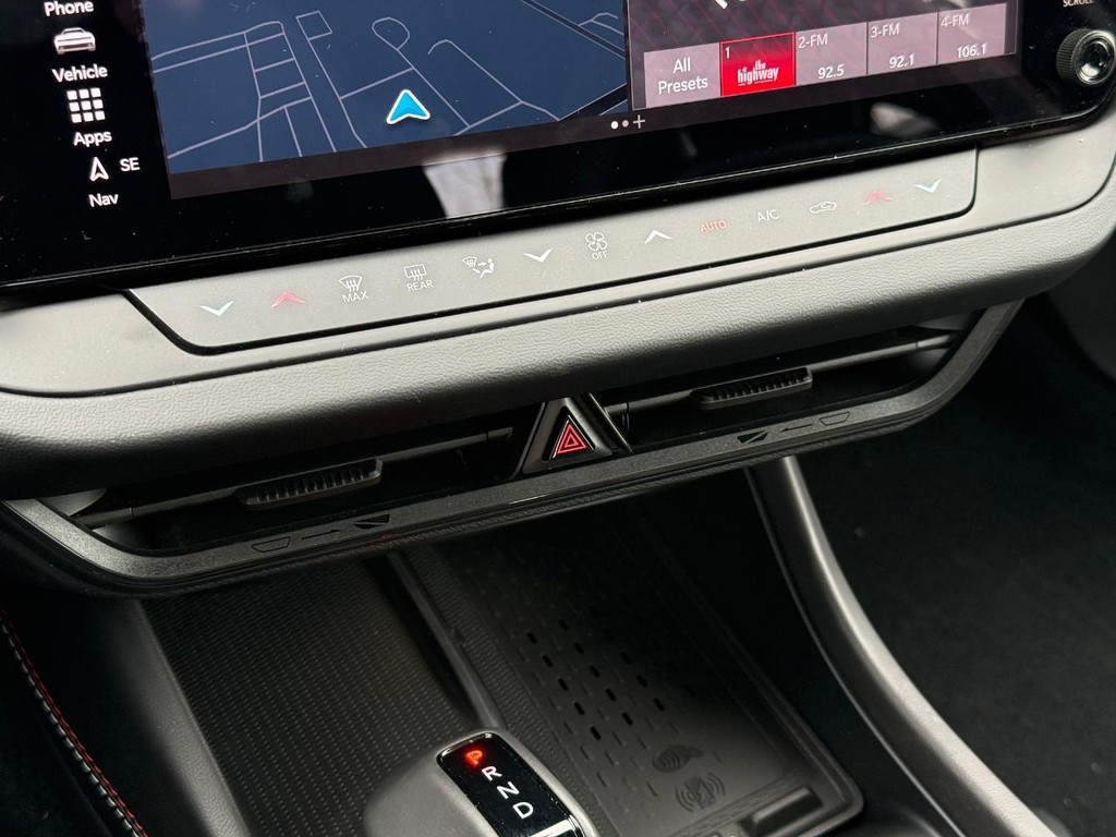 Dodge Charger Vehicle Full-screen Gallery Image 19