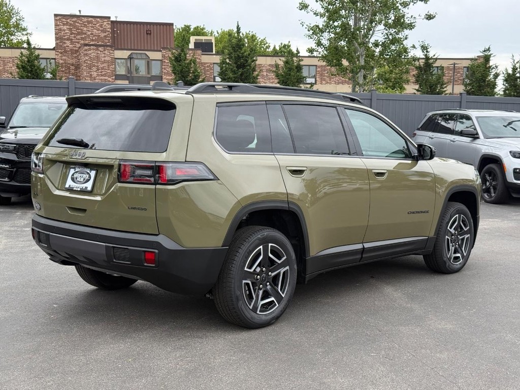 Jeep Cherokee Vehicle Full-screen Gallery Image 03