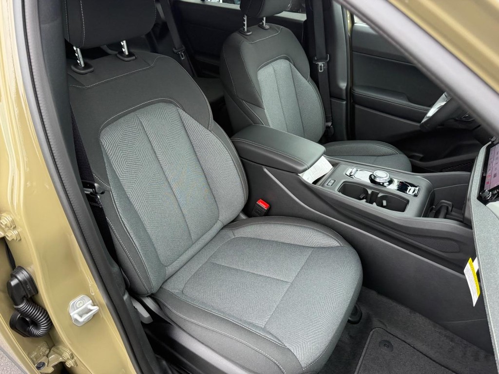 Jeep Cherokee Vehicle Full-screen Gallery Image 04