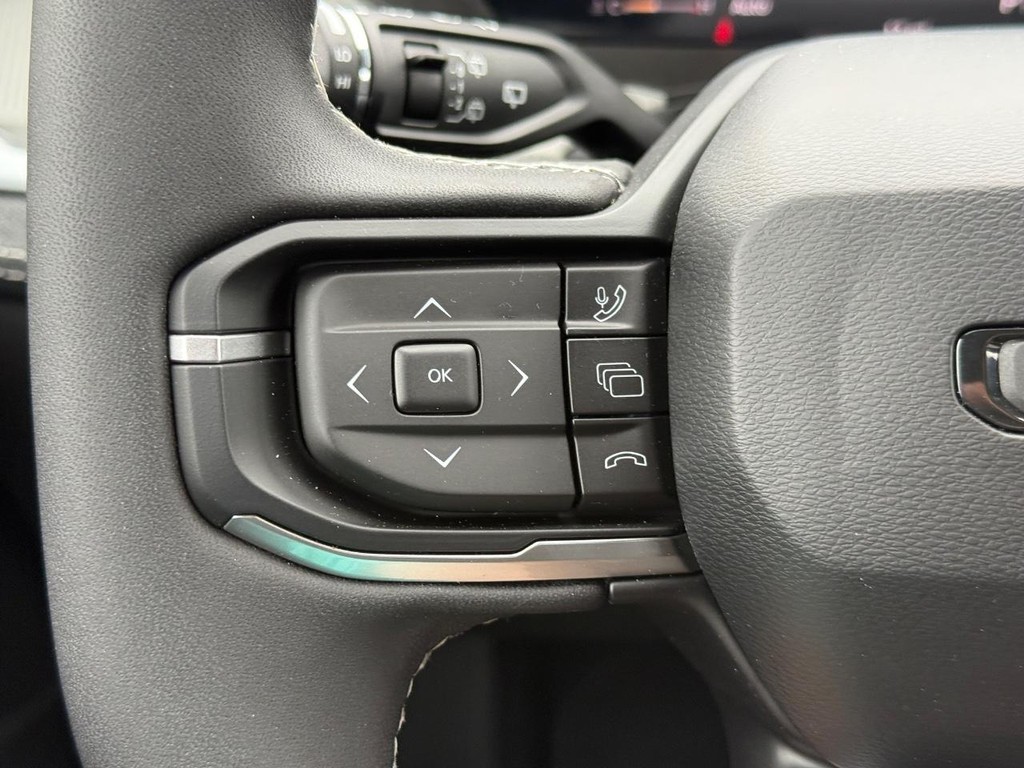 Jeep Cherokee Vehicle Full-screen Gallery Image 12