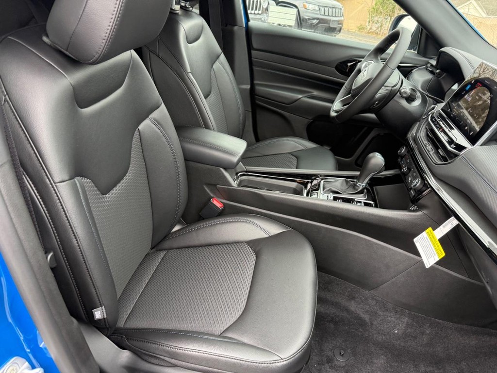 Jeep Compass Vehicle Full-screen Gallery Image 04