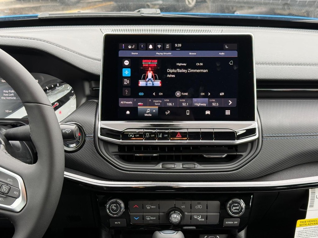 Jeep Compass Vehicle Full-screen Gallery Image 07
