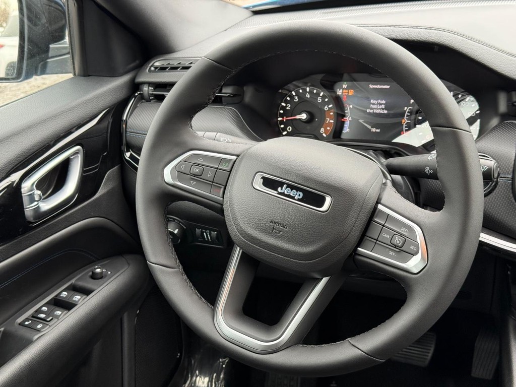Jeep Compass Vehicle Full-screen Gallery Image 09