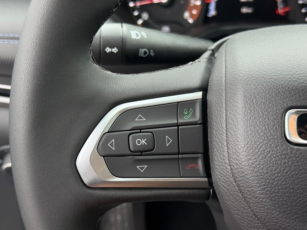 Jeep Compass Vehicle Full-screen Gallery Image 12