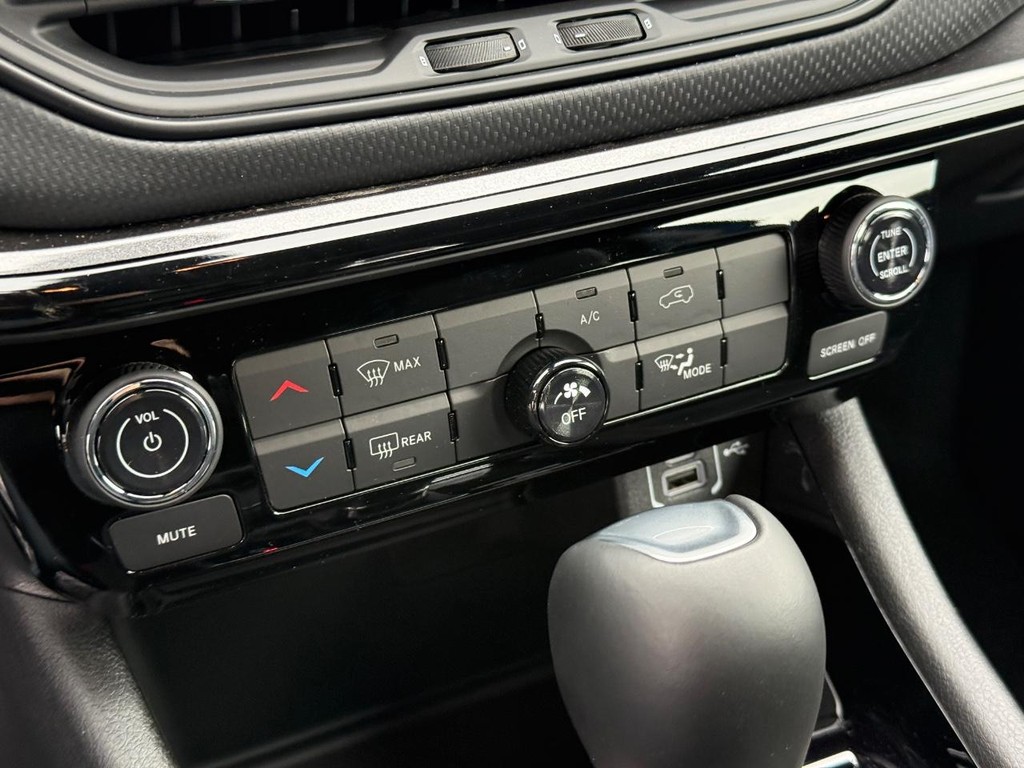Jeep Compass Vehicle Full-screen Gallery Image 16