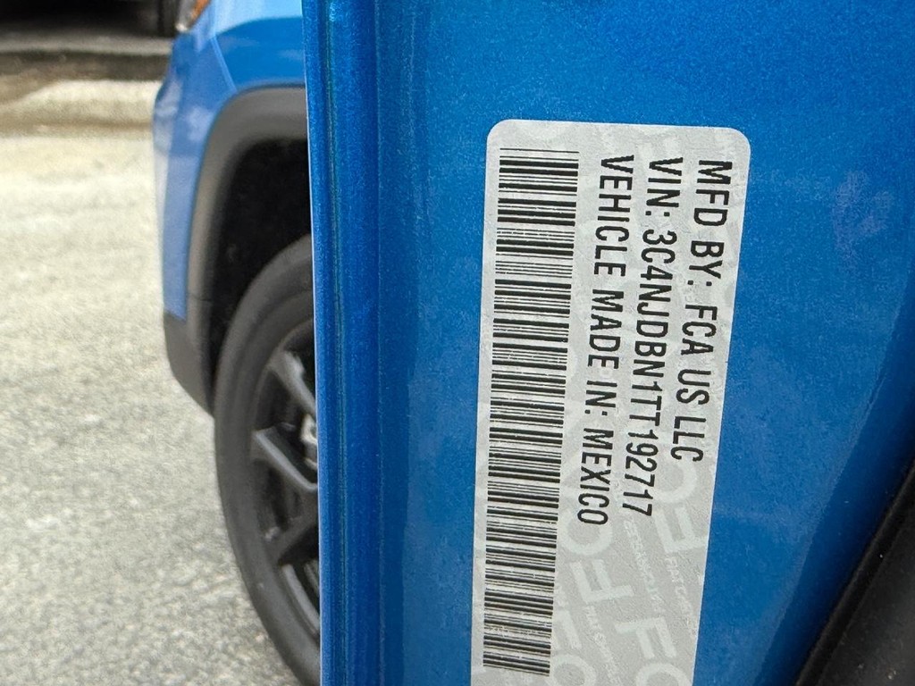 Jeep Compass Vehicle Full-screen Gallery Image 19
