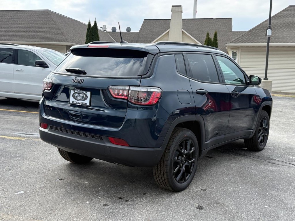 Jeep Compass Vehicle Full-screen Gallery Image 03