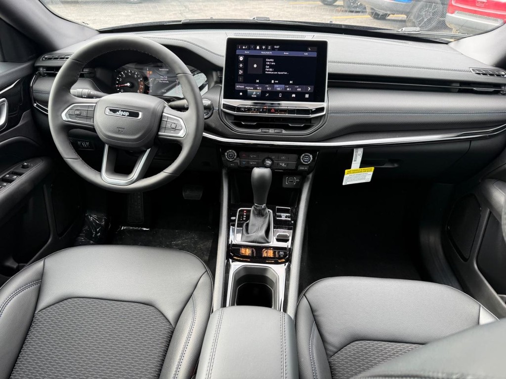 Jeep Compass Vehicle Full-screen Gallery Image 06