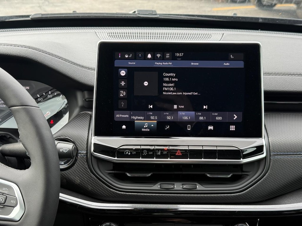 Jeep Compass Vehicle Full-screen Gallery Image 07