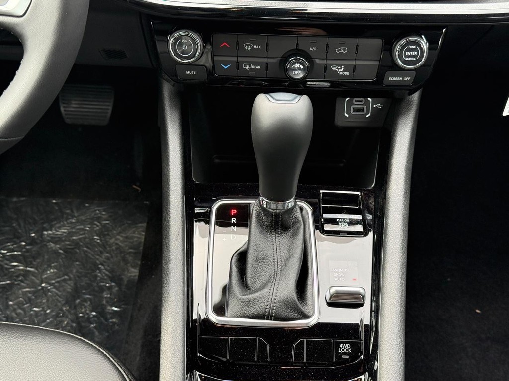 Jeep Compass Vehicle Full-screen Gallery Image 08