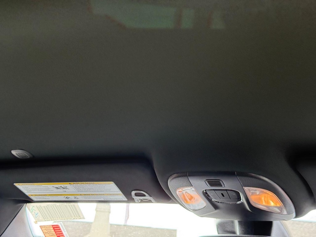 Jeep Compass Vehicle Full-screen Gallery Image 11