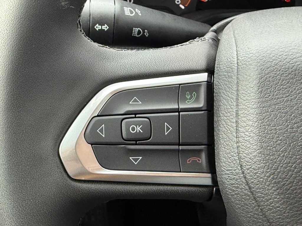 Jeep Compass Vehicle Full-screen Gallery Image 12