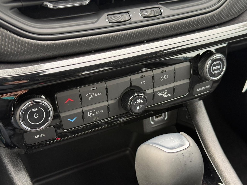Jeep Compass Vehicle Full-screen Gallery Image 16