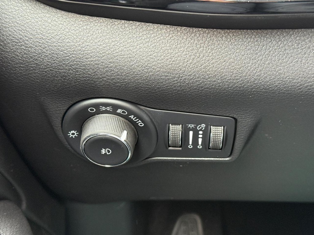 Jeep Compass Vehicle Full-screen Gallery Image 17