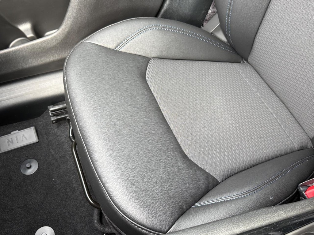 Jeep Compass Vehicle Full-screen Gallery Image 18