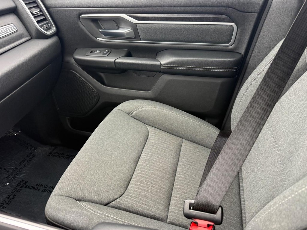 Ram 1500 Vehicle Full-screen Gallery Image 22
