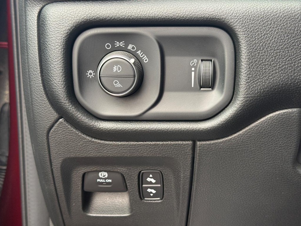 Ram 1500 Vehicle Full-screen Gallery Image 24