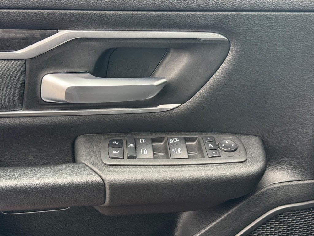 Ram 1500 Vehicle Full-screen Gallery Image 25