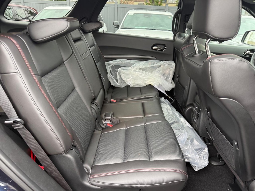 Dodge Durango Vehicle Full-screen Gallery Image 05